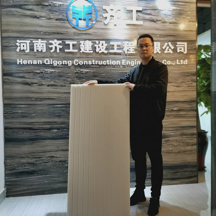 擠塑板越重越好還是越輕越好？